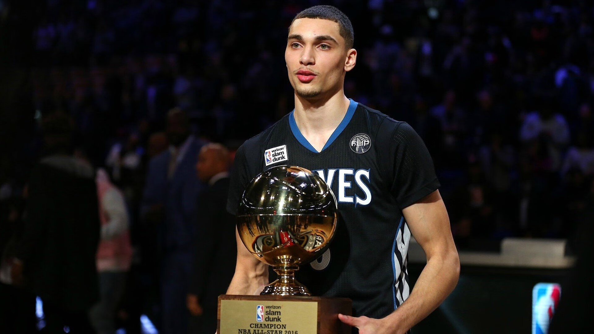 体育科技展会上多款智能穿戴设备亮相，智能体育装备